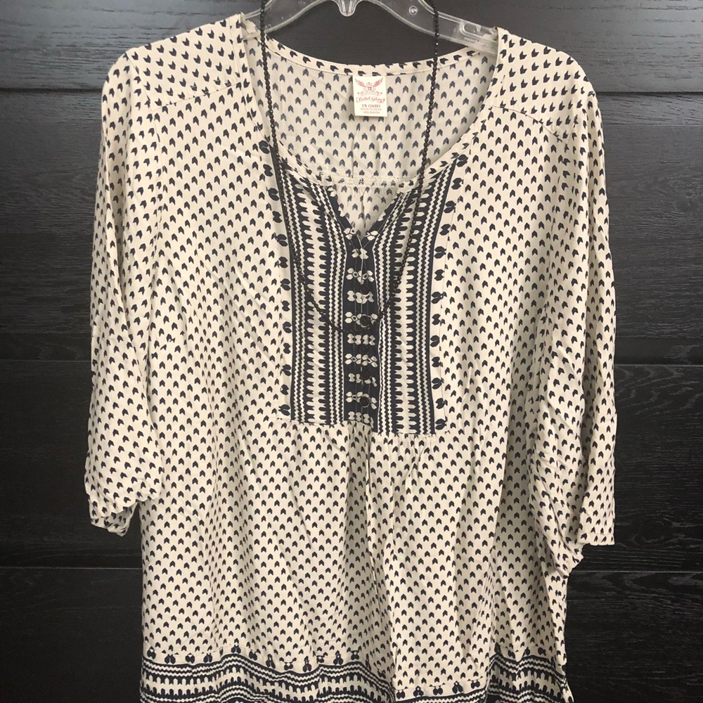 🛑SOLD🛑  
Blouse no necklace TOP ONLY - Picture 3 of 5